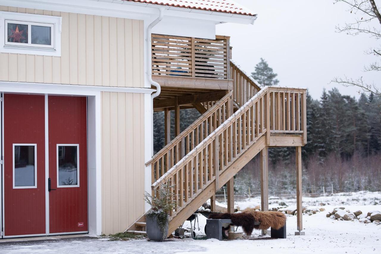 Mysig Laegenhet Med Oeppen Planloesning Pa Haestgard. Vila Ljung Exterior foto