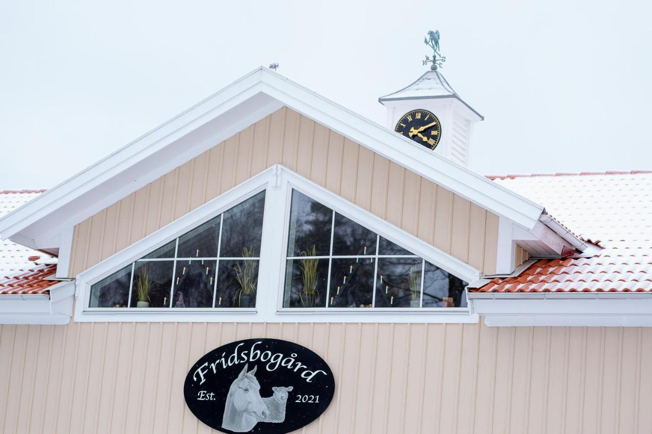 Mysig Laegenhet Med Oeppen Planloesning Pa Haestgard. Vila Ljung Exterior foto
