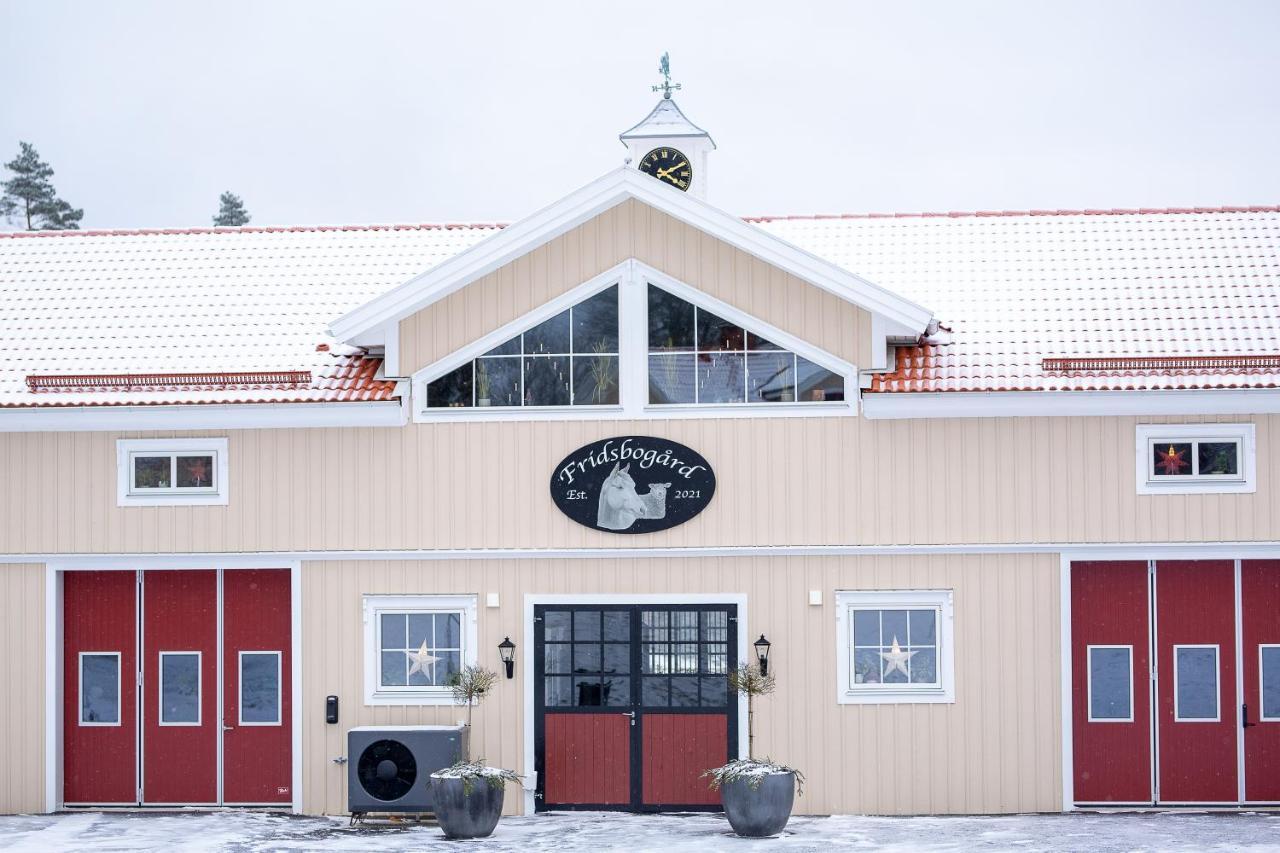 Mysig Laegenhet Med Oeppen Planloesning Pa Haestgard. Vila Ljung Exterior foto